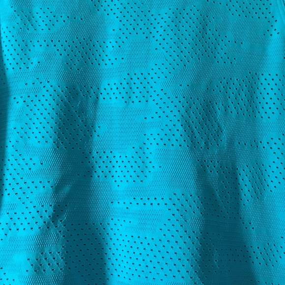 LULULEMON Turquoise Tide TRAIN TO BE Perforated Camo Dot Crop Tank 4 - Picture 3 of 4